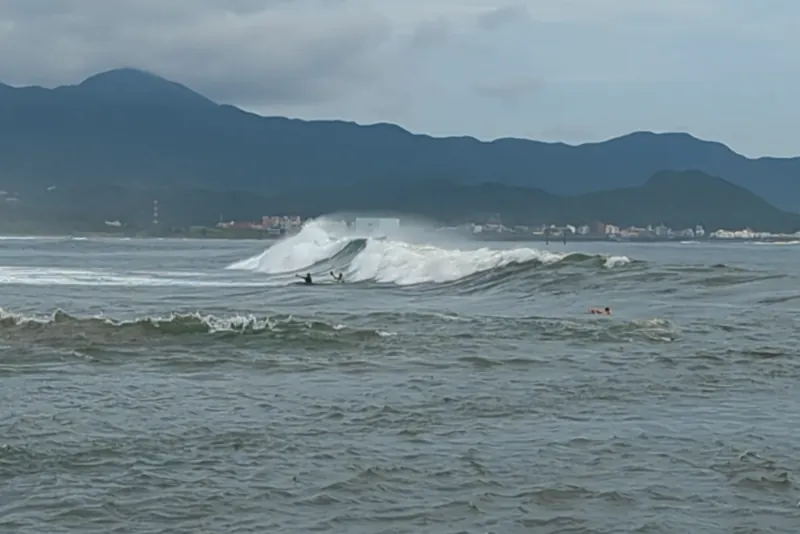 東興宮外側浪區 (Surf Break)