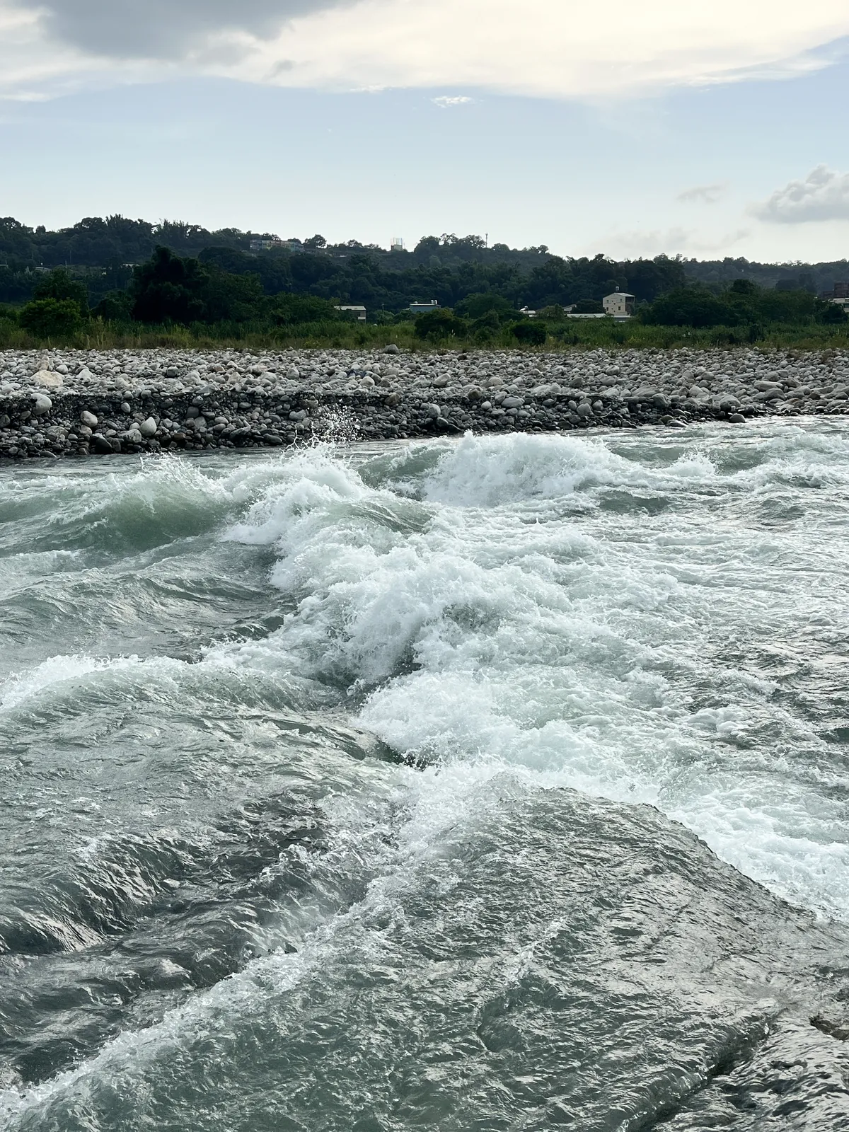 鋼橋前激流